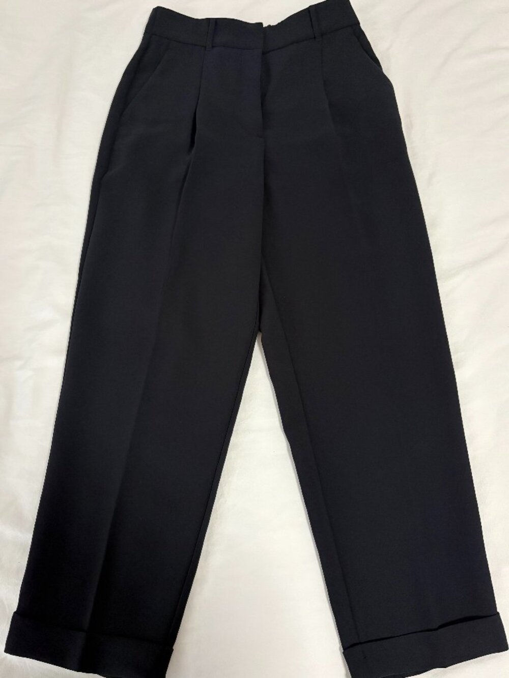 Aritzia Wilfred black ankle length trousers in Size 8